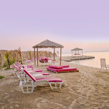 Lagoona Beach Luxury Resort And Spa Al Manamah Esterno foto Beach at the resort