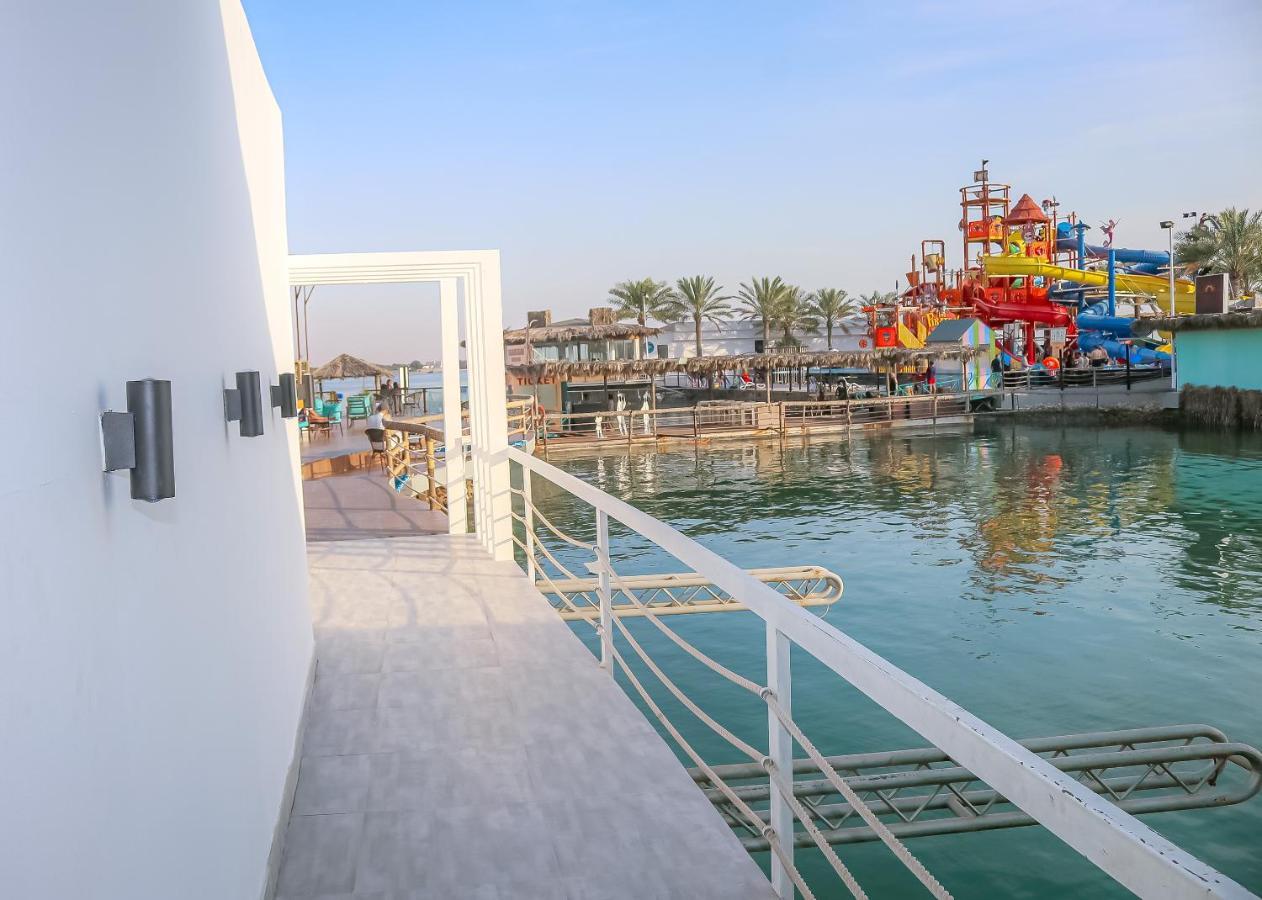 Lagoona Beach Luxury Resort And Spa Al Manamah Esterno foto View of the water park