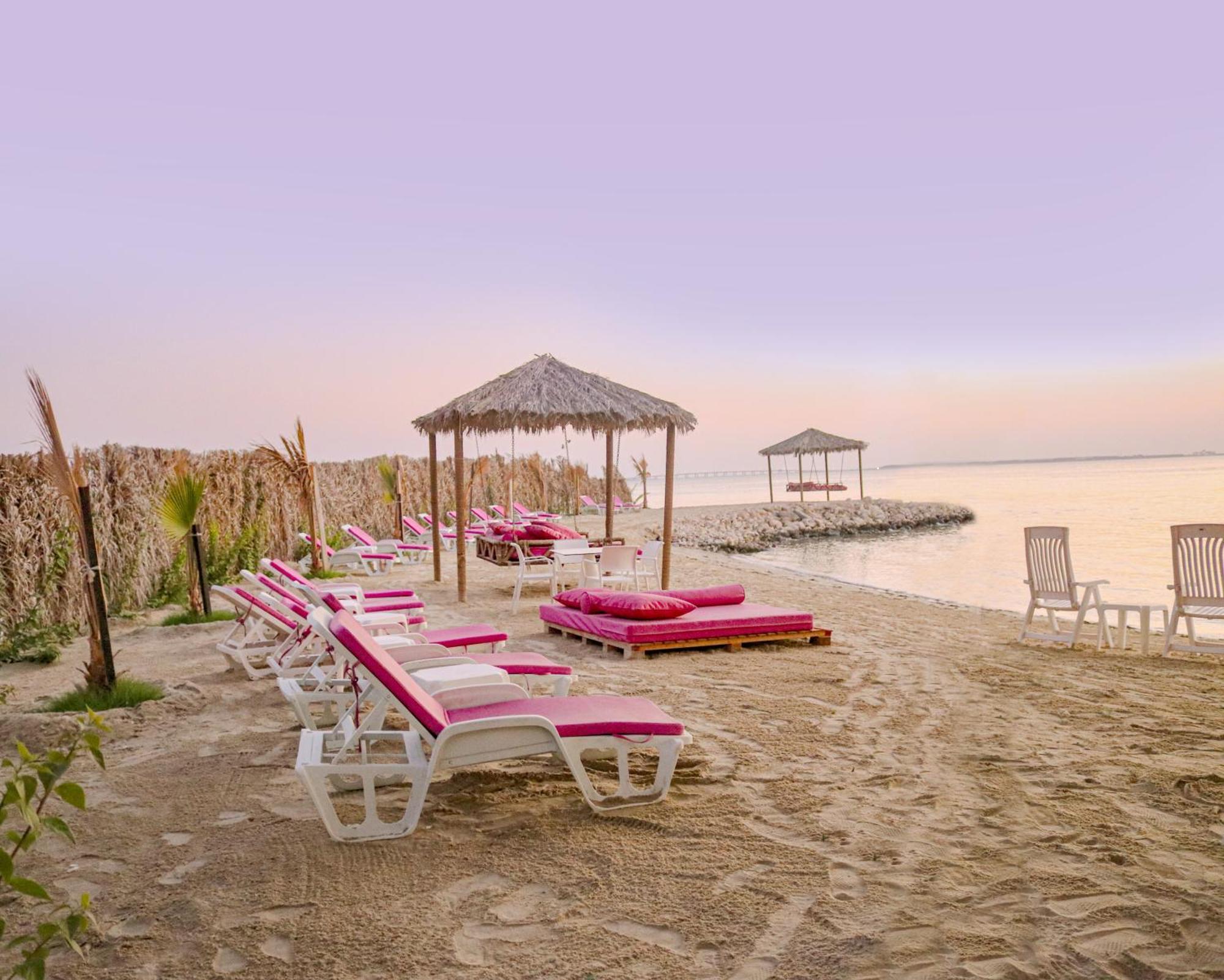 Lagoona Beach Luxury Resort And Spa Al Manamah Esterno foto Beach at the resort