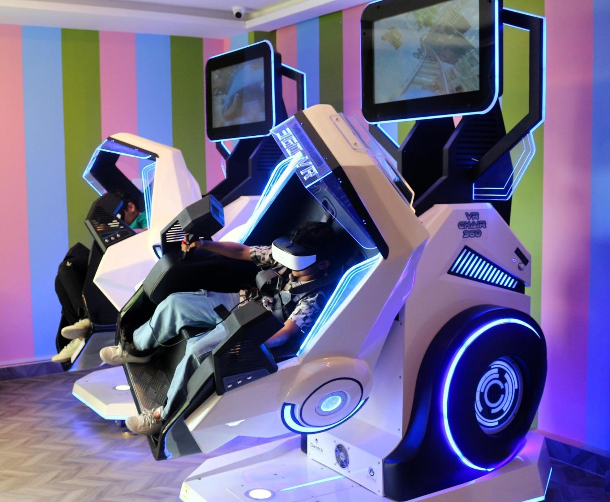 Lagoona Beach Luxury Resort And Spa Al Manamah Esterno foto A racing simulator
