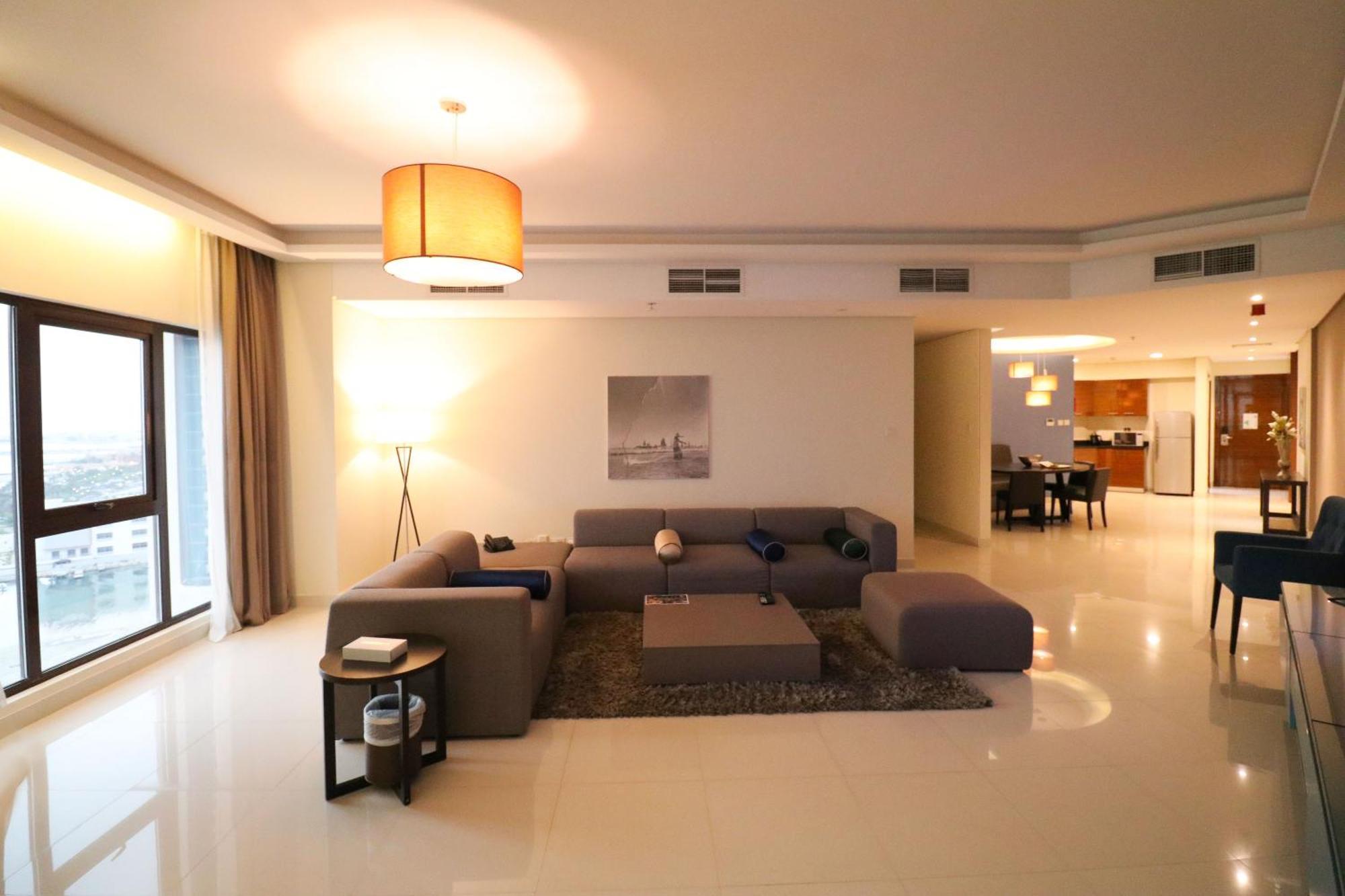 Lagoona Beach Luxury Resort And Spa Al Manamah Esterno foto A living room in a typical apartment