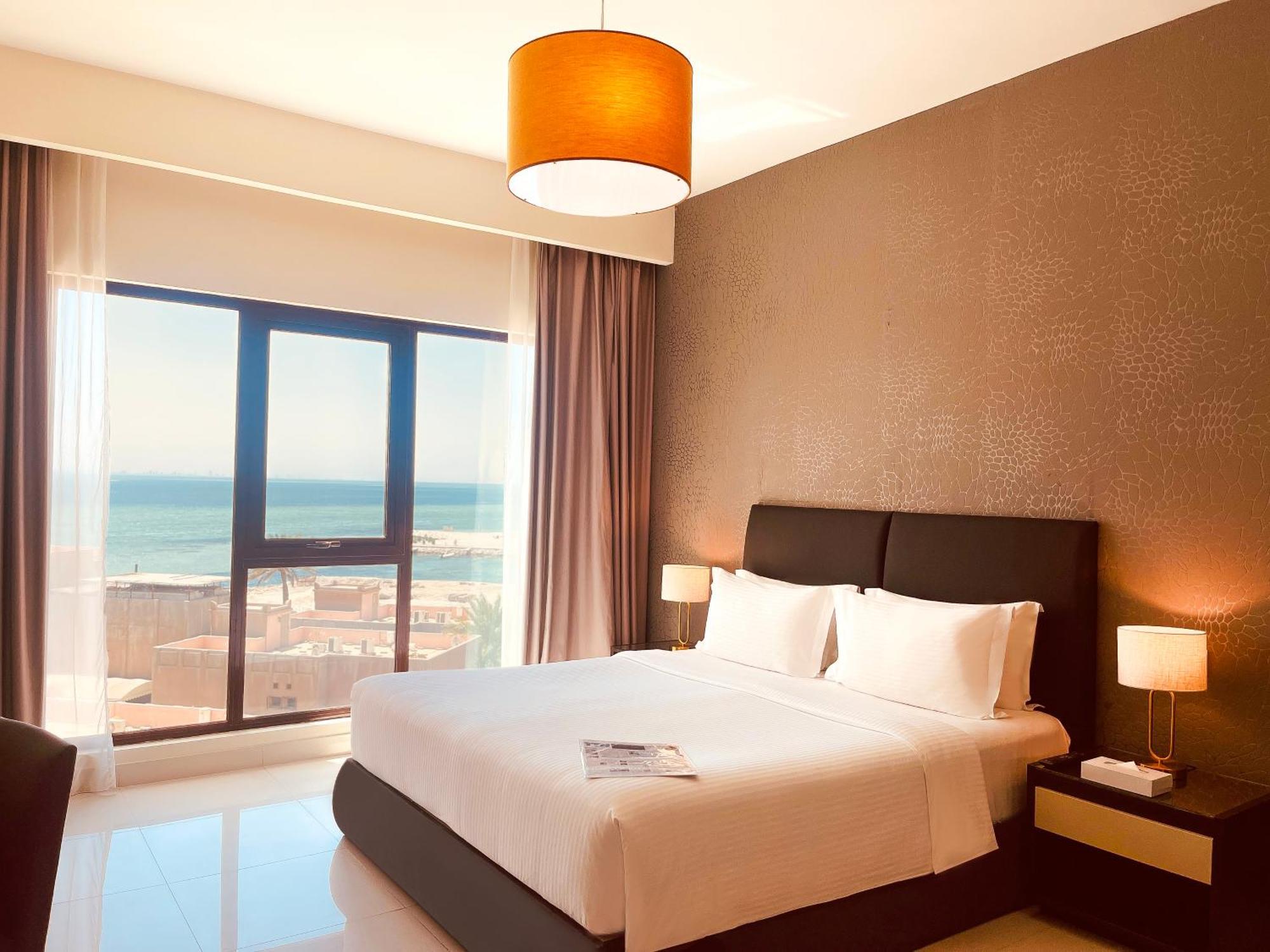 Lagoona Beach Luxury Resort And Spa Al Manamah Esterno foto A bedroom at the hotel